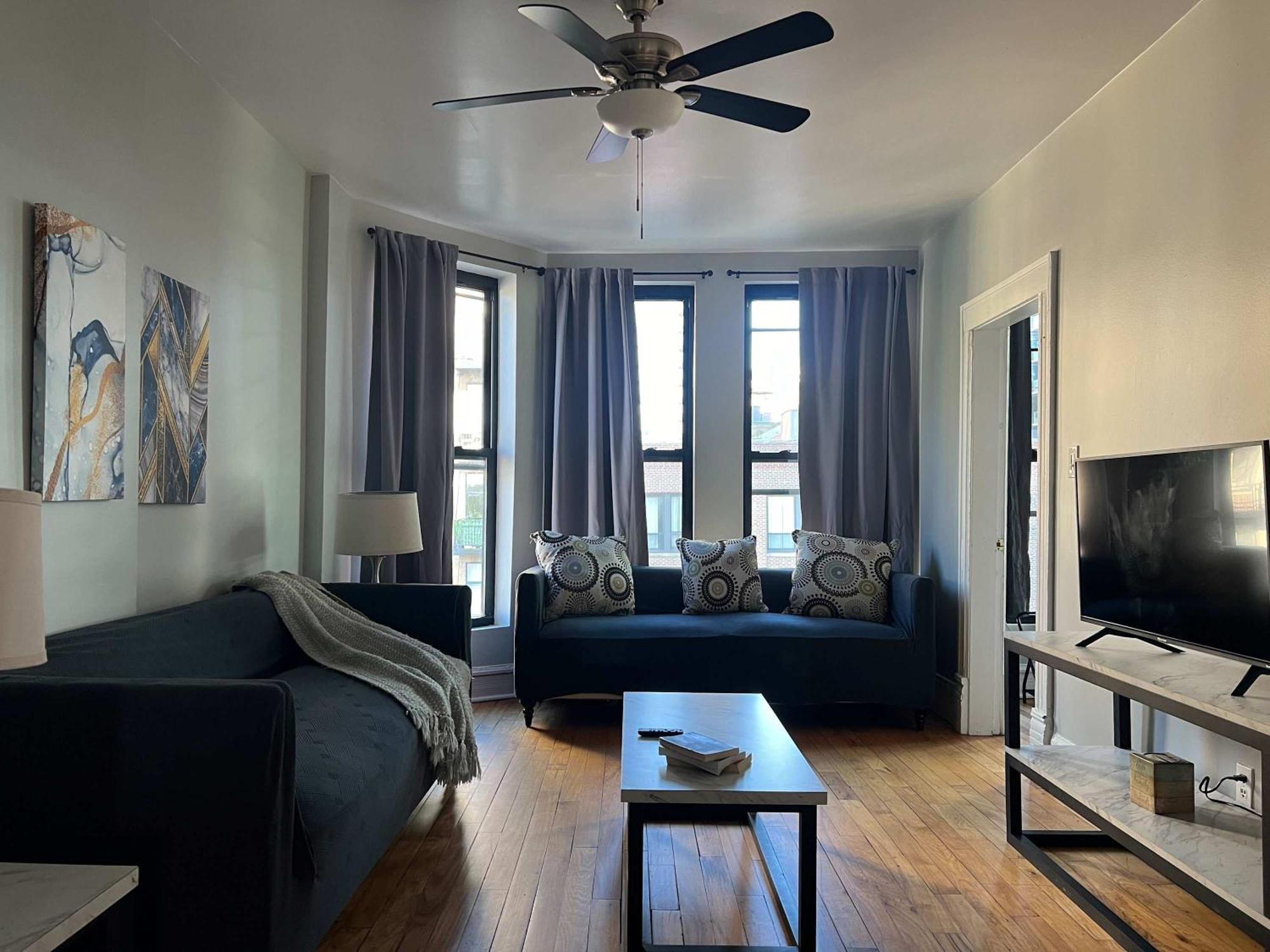 South Loop 3 Bedroom *