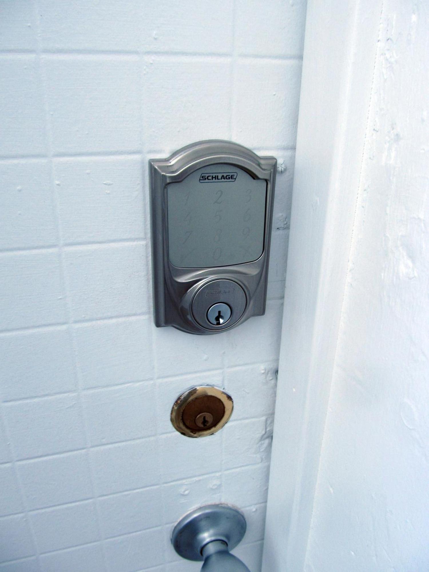 Cozy Vintage Near Downtown Apartment