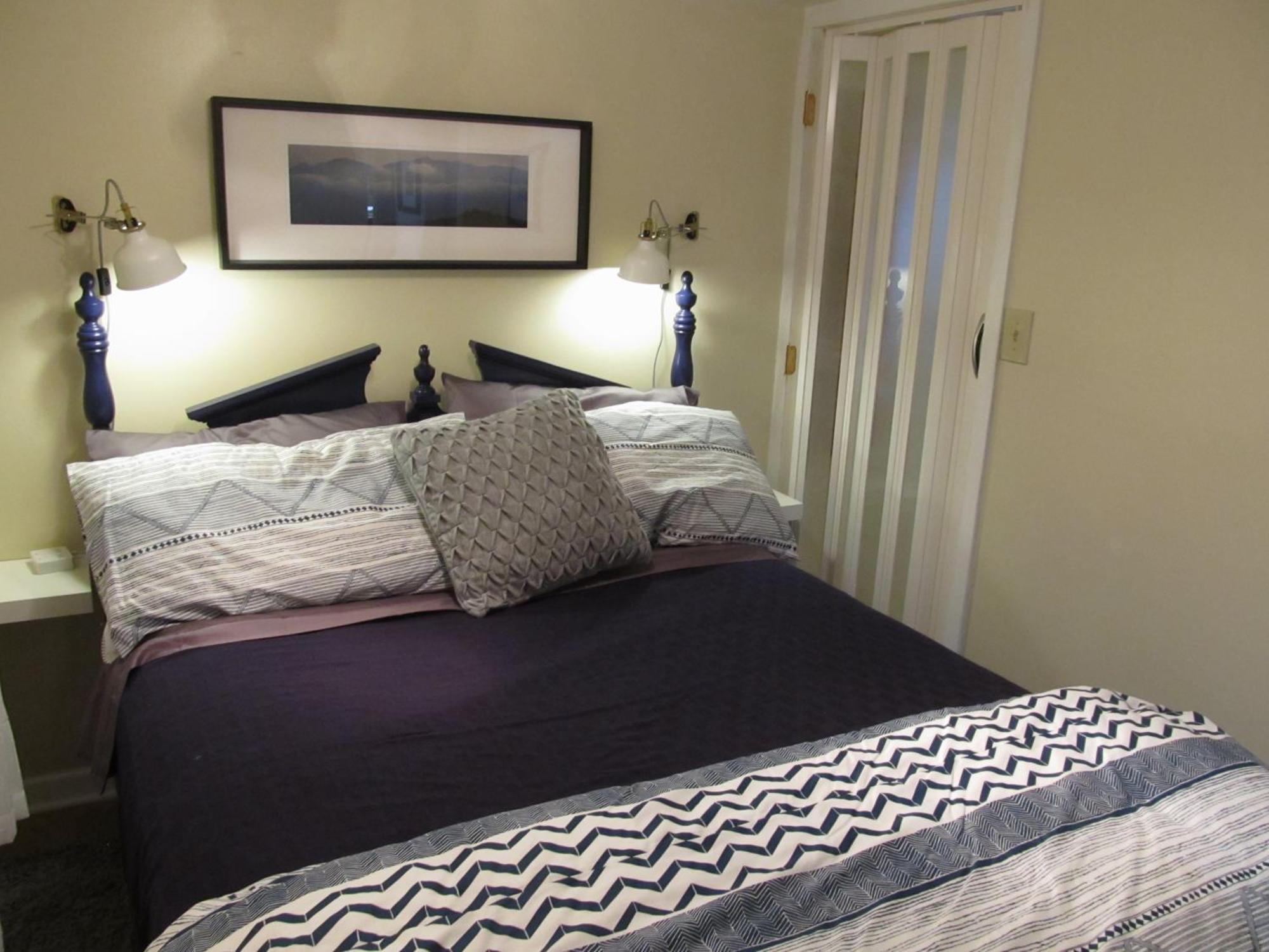 Cozy Vintage Near Downtown Apartment *