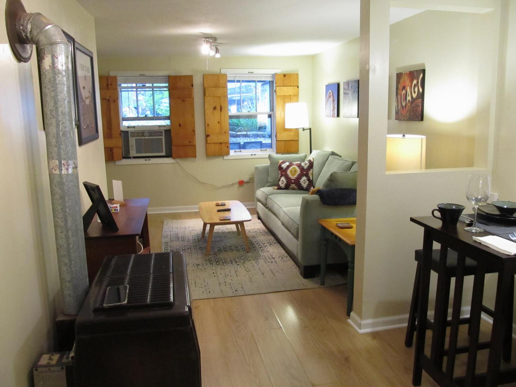 Cozy Vintage Near Downtown Chicago