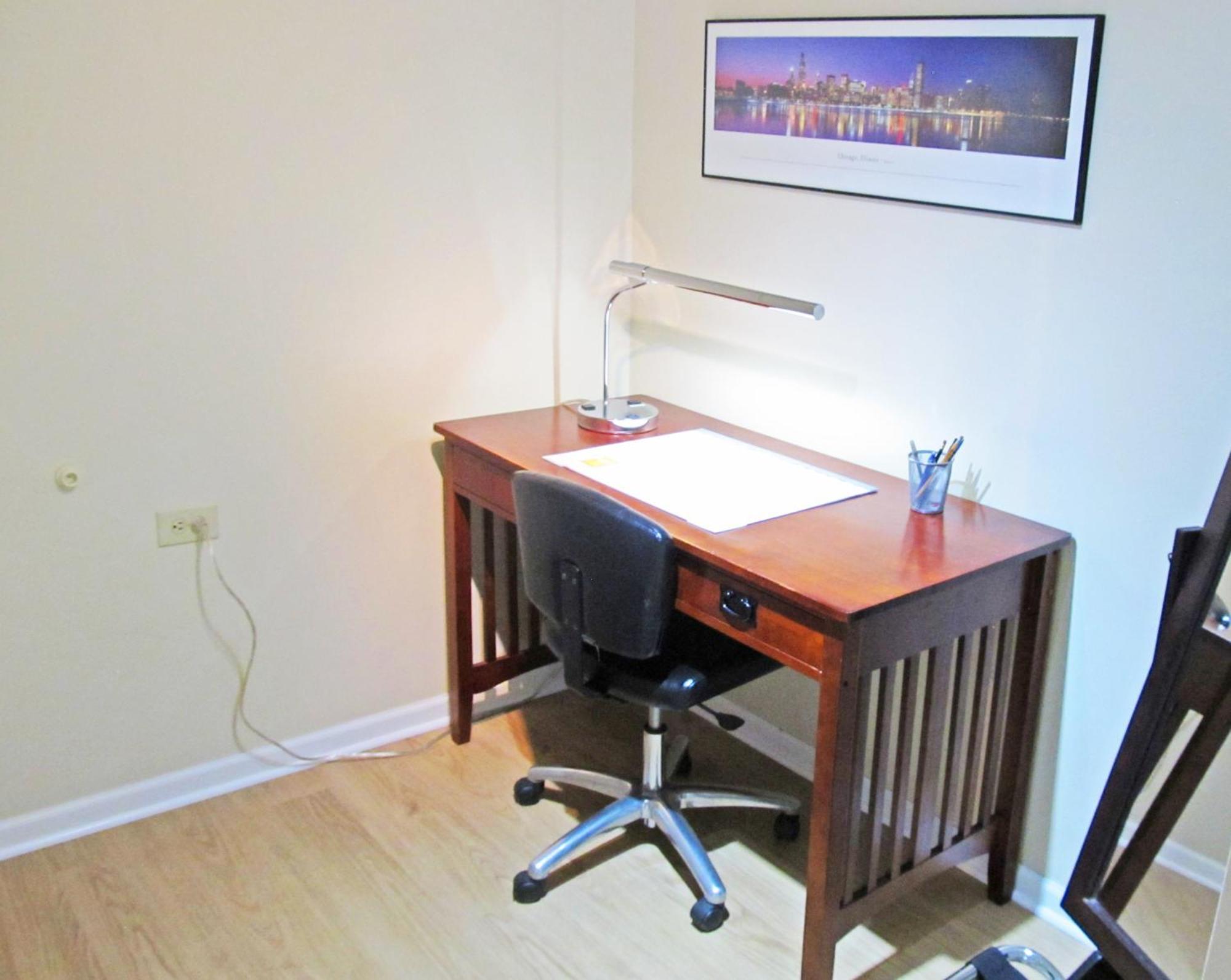 Cozy Vintage Near Downtown Apartment