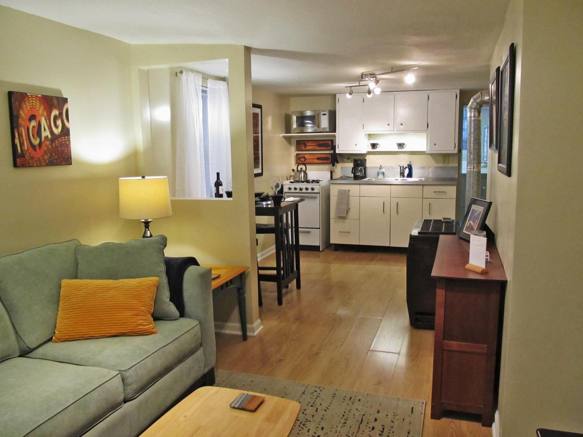 Cozy Vintage Near Downtown Chicago