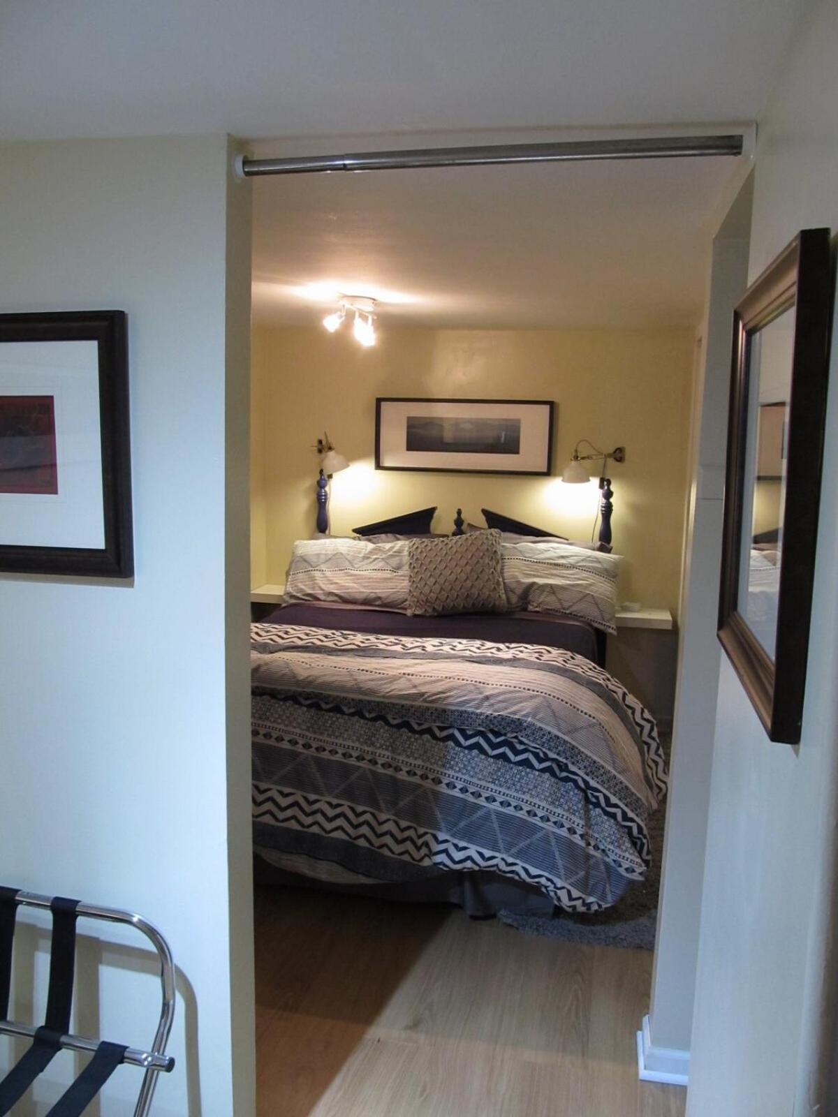 Cozy Vintage Near Downtown Apartment Chicago