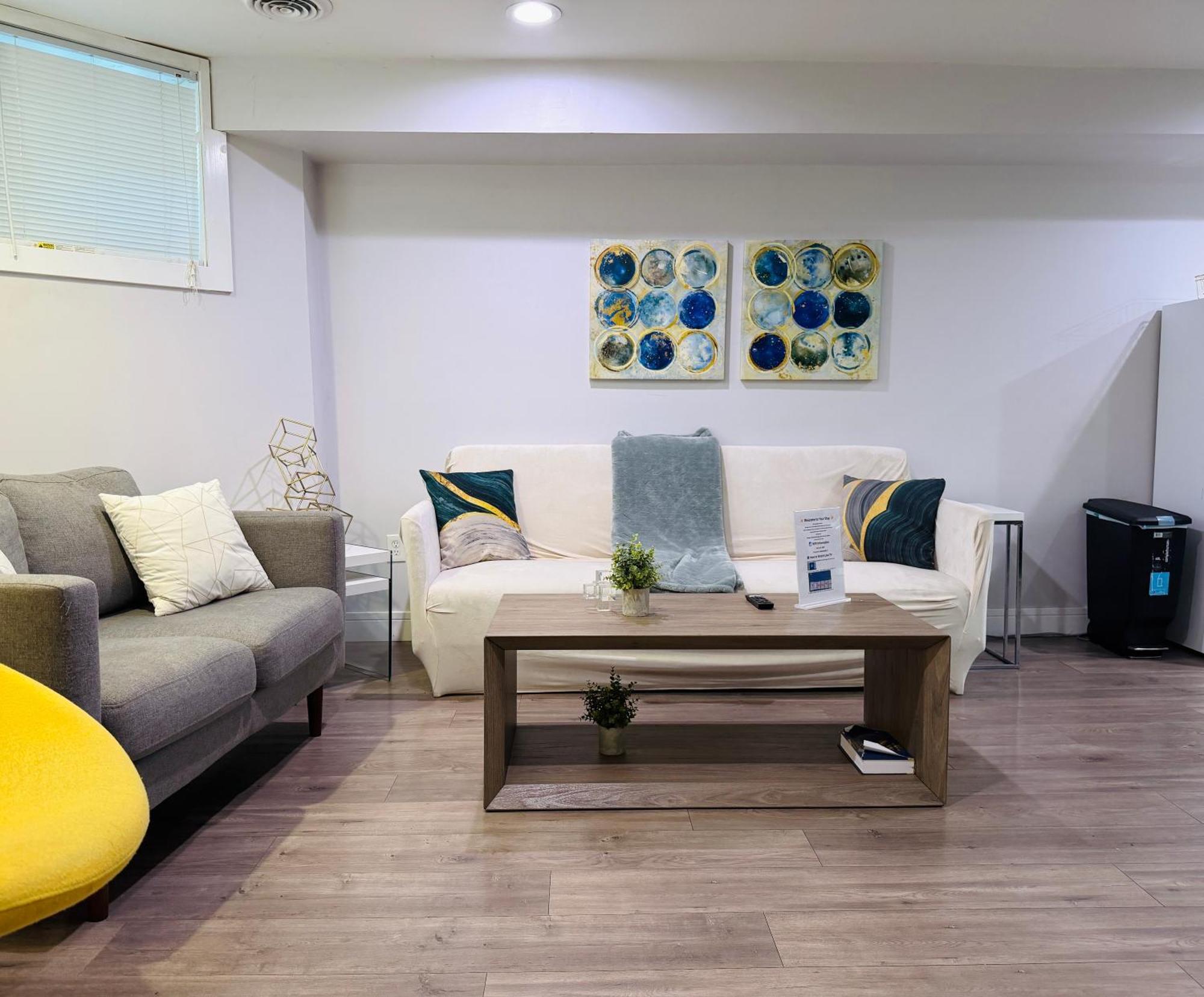 Prime Location! - 1min Walk To Wrigley Field - Modern 2br Apts Right Next To Wrigley Field & Transit! Chicago