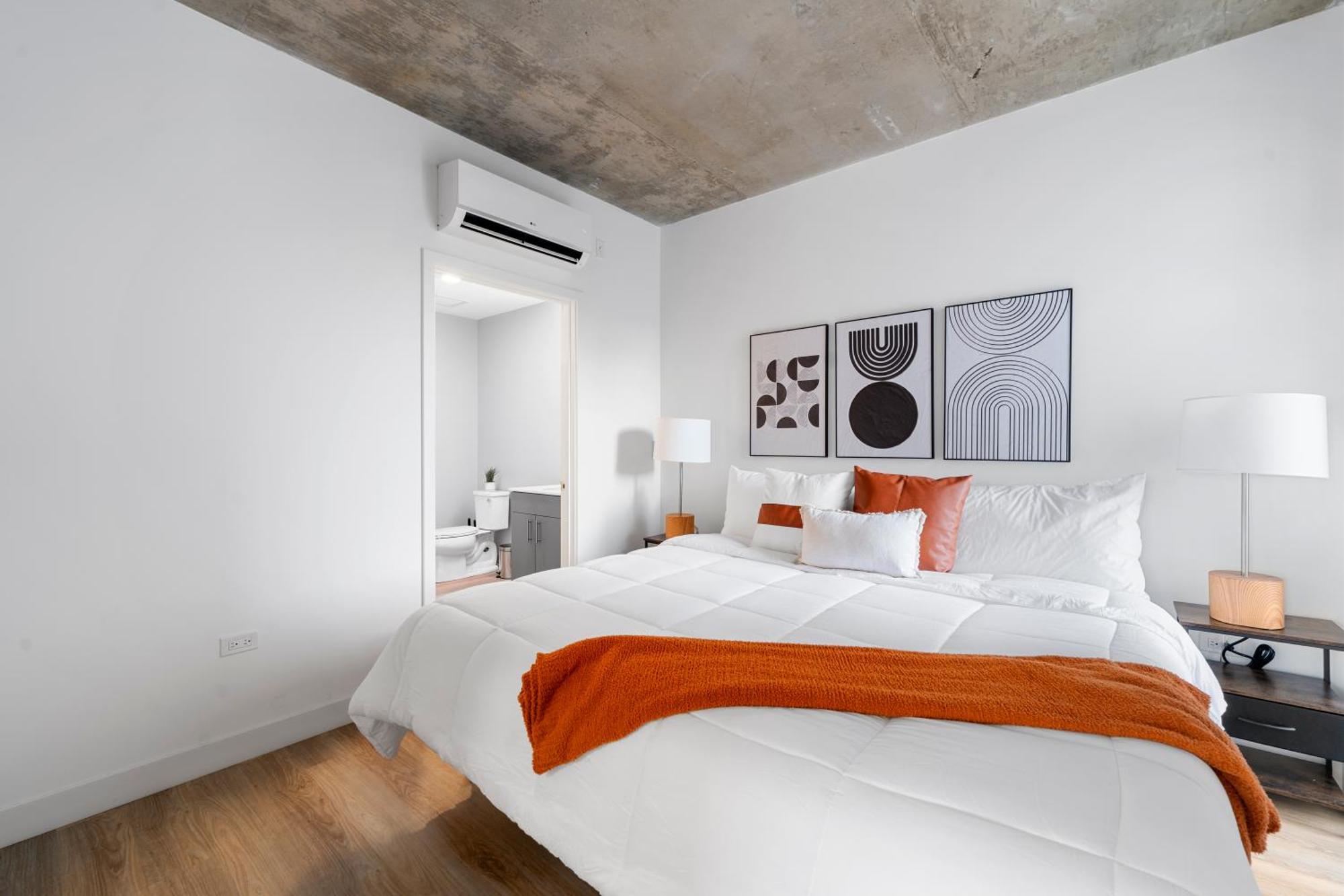 Group-ready 3br Sleek Design & Great Location * Chicago