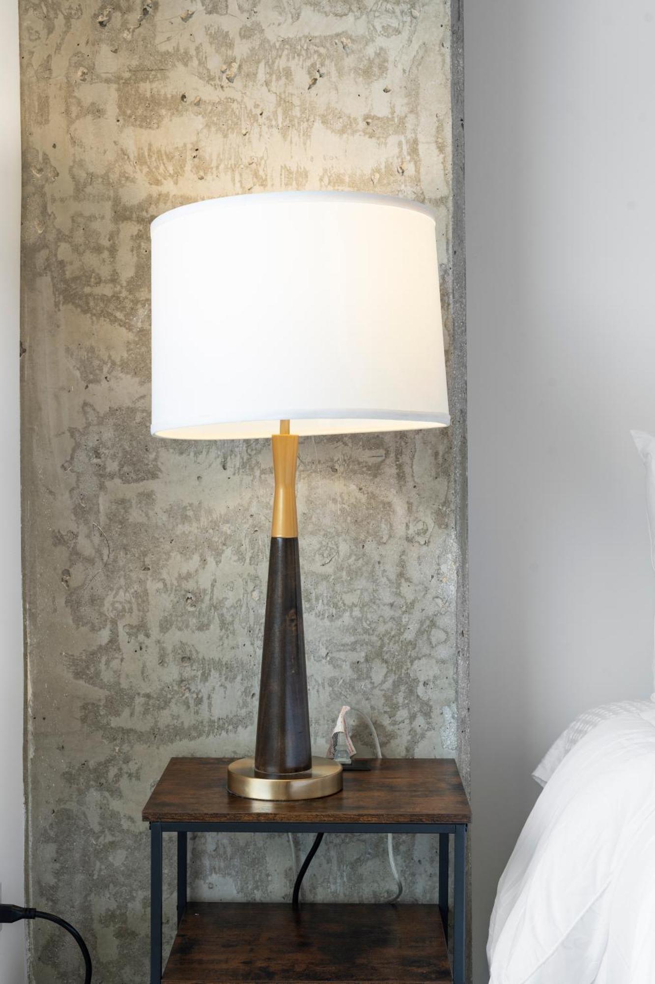 Group-ready 3br Sleek Design & Great Location Hotel