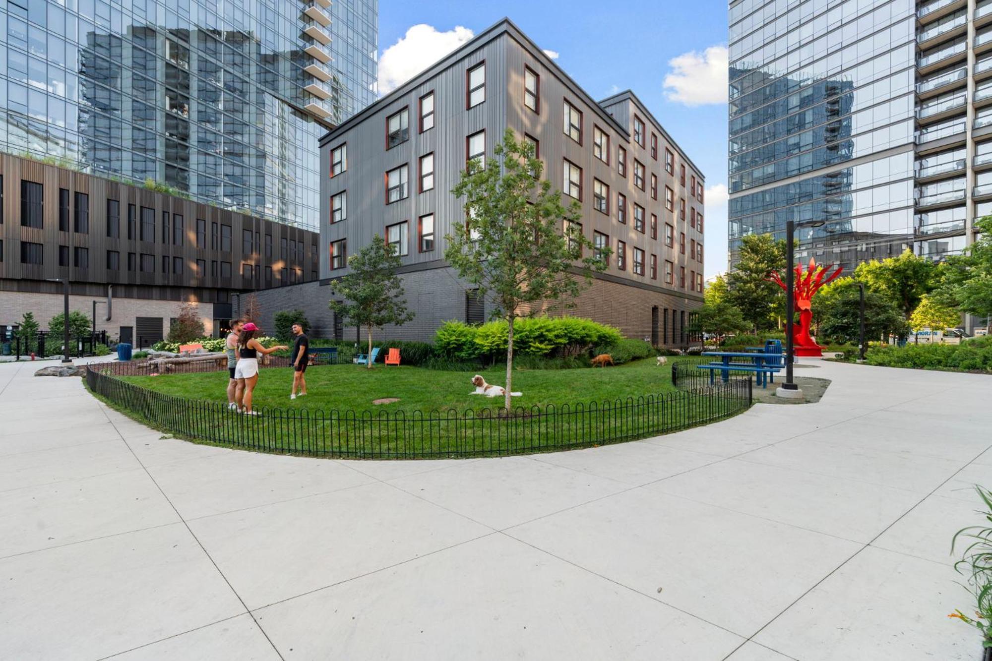 4br Corporate And Modern