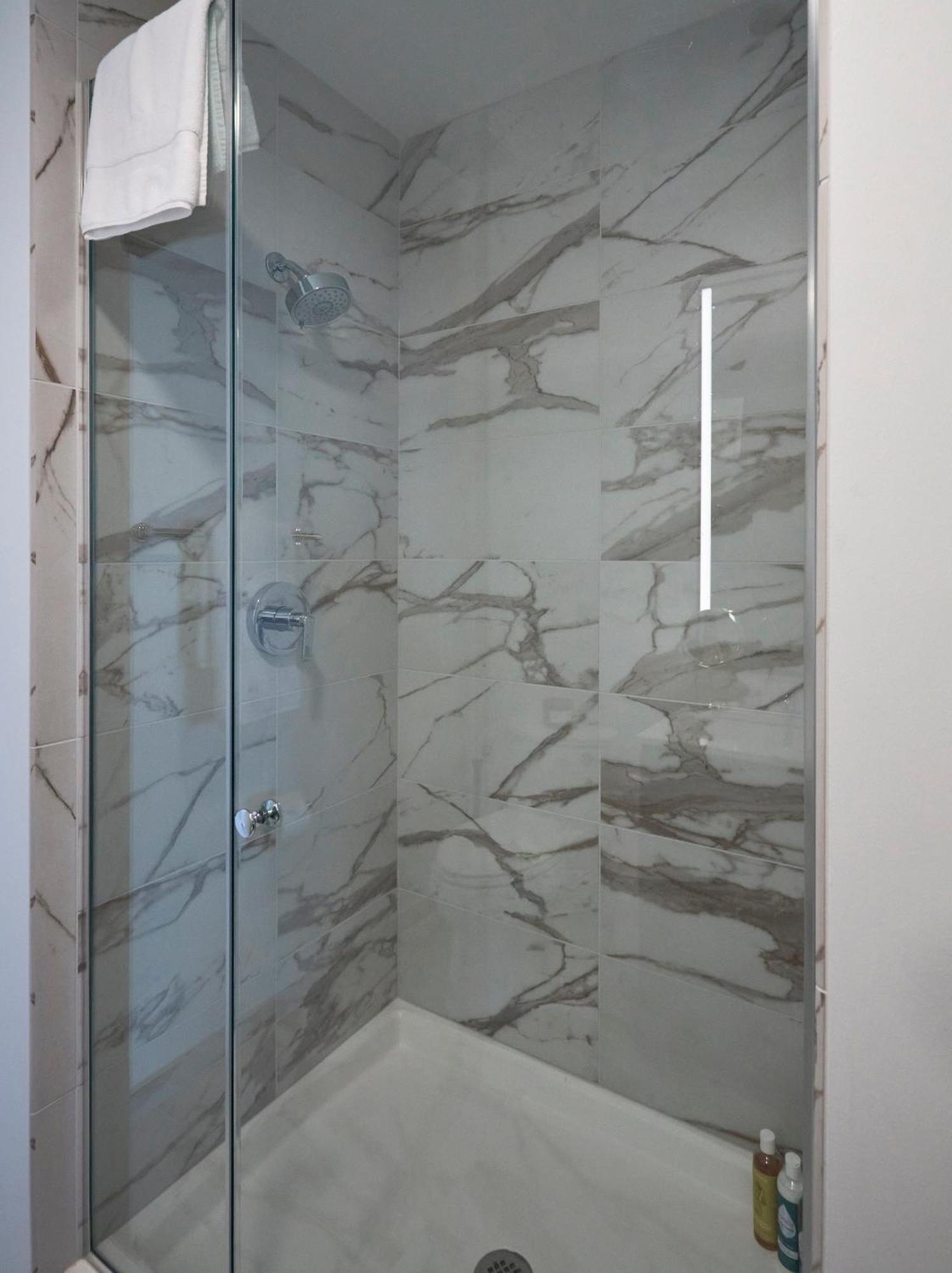 Apartment Lux Apts With Views And Amenities