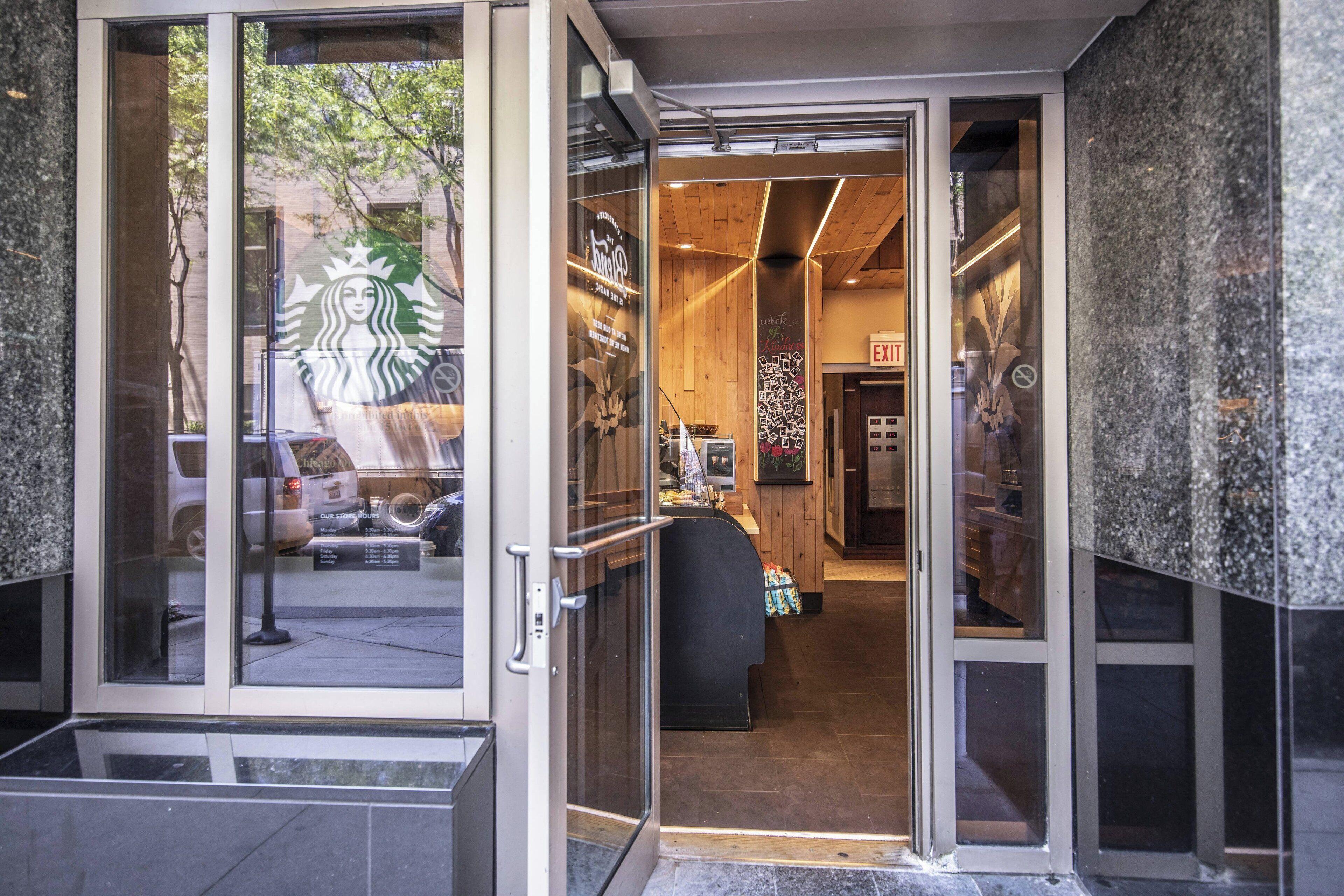 Courtyard By Marriott Downtown/magnificent Mile Hotel