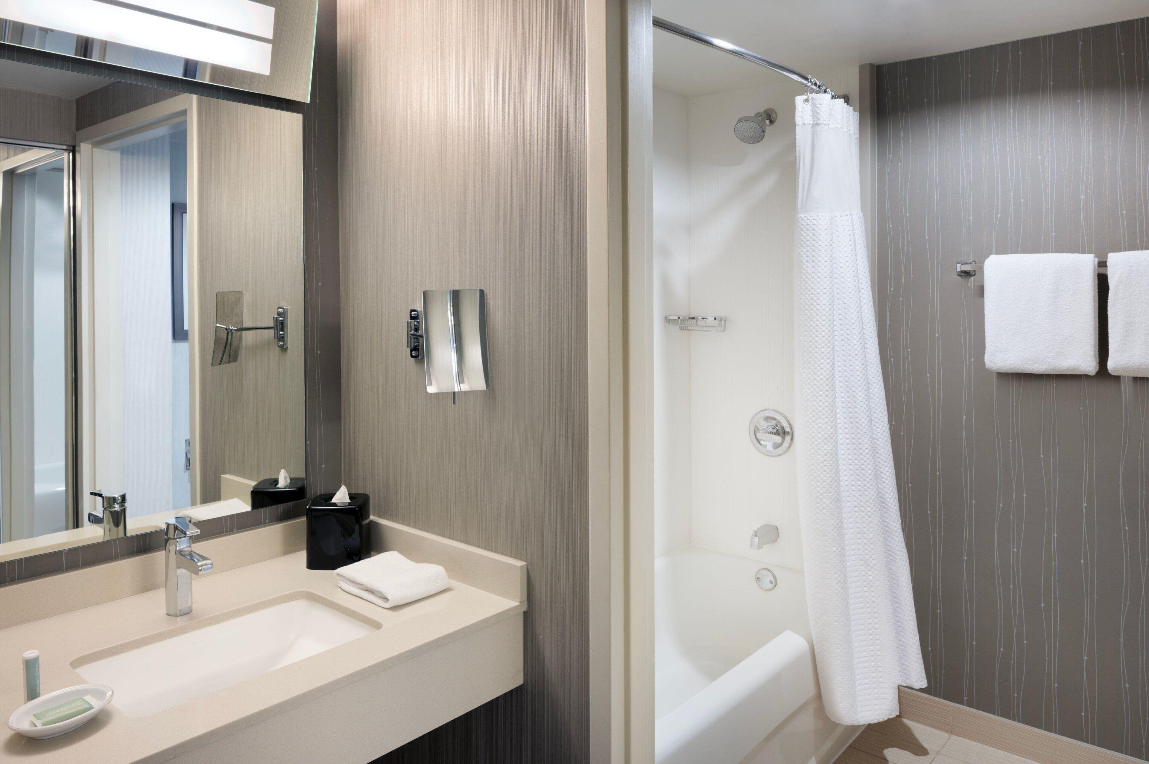 Courtyard By Marriott Downtown/magnificent Mile Hotel