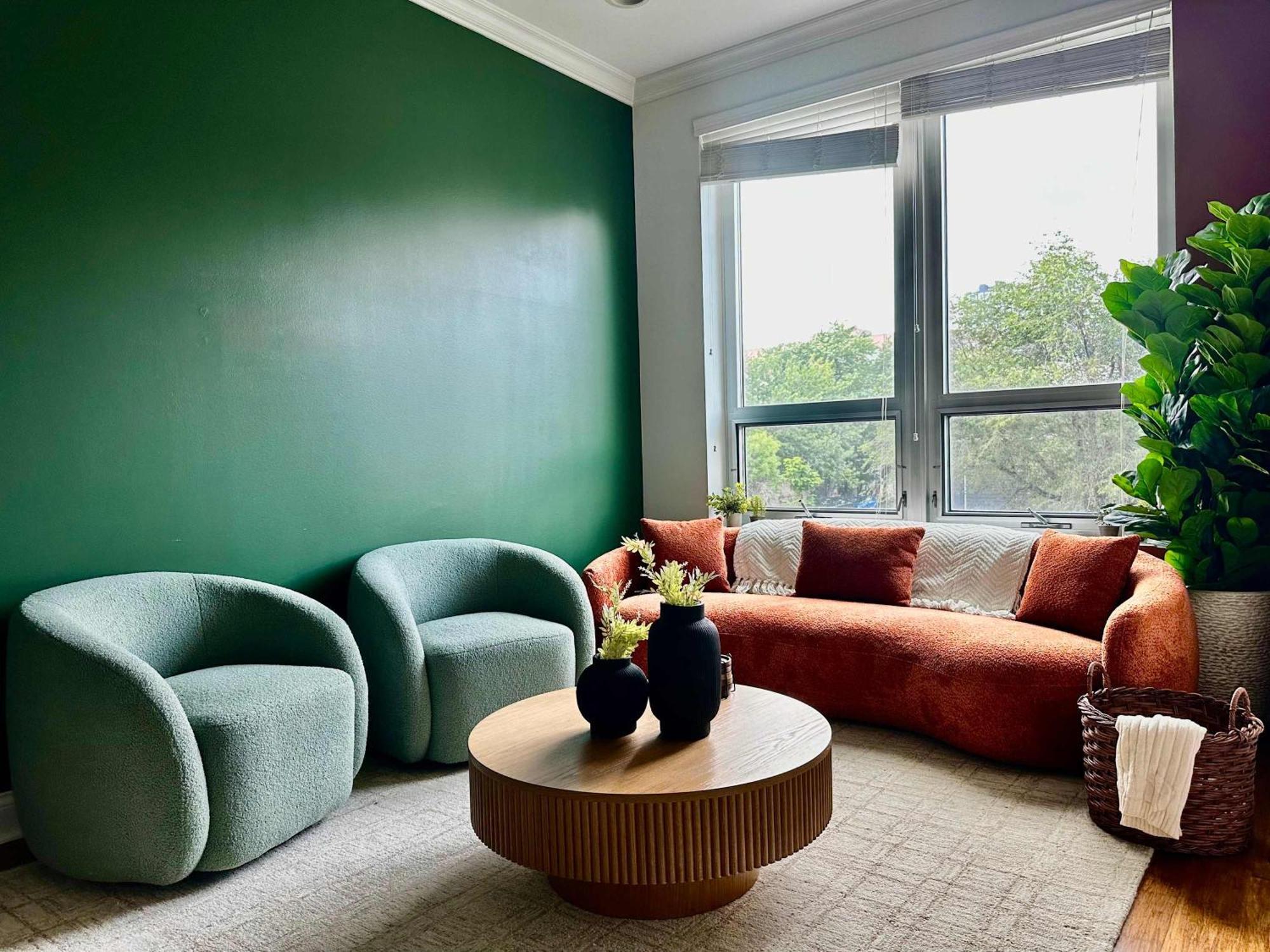 Apartment Gym Garage Parking Balcony Sleeps 4