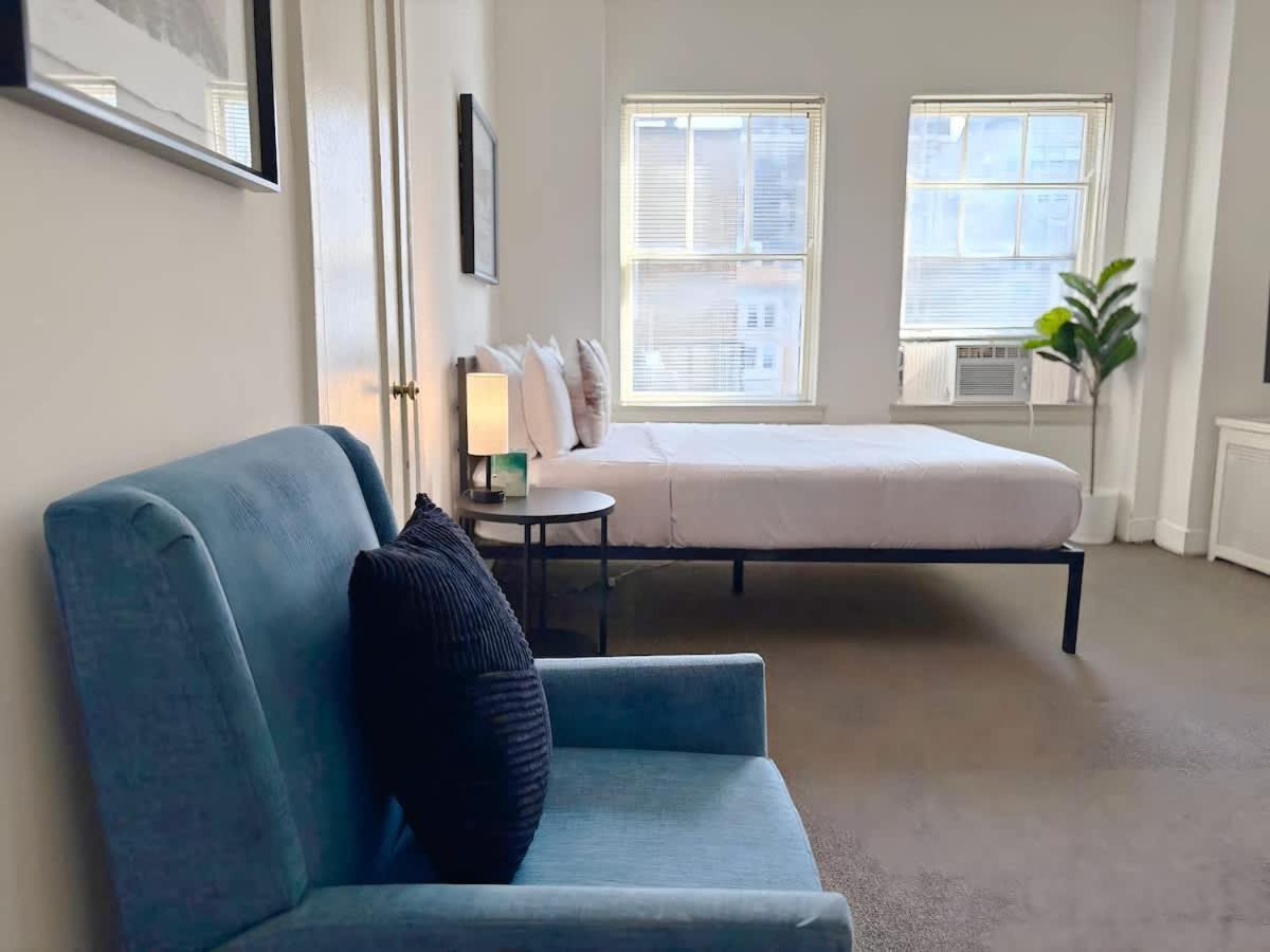 Chic Vintage In The Gold Coast - Sp 1205 Chicago