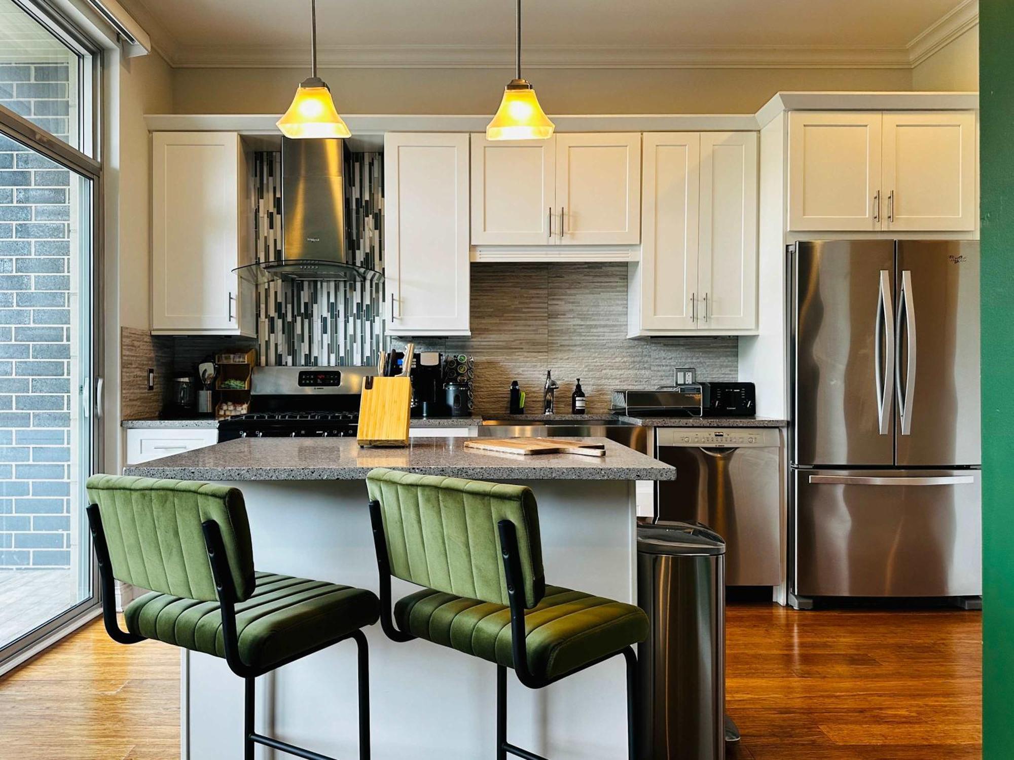 Gym Garage Parking Balcony Sleeps 4 Apartment Chicago