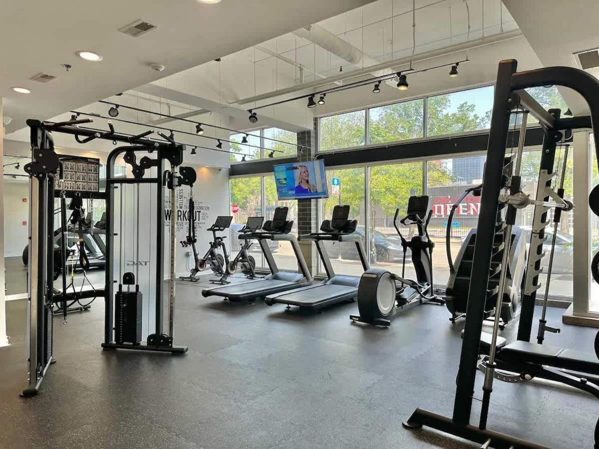 Apartment Gym Garage Parking Balcony Sleeps 4 *