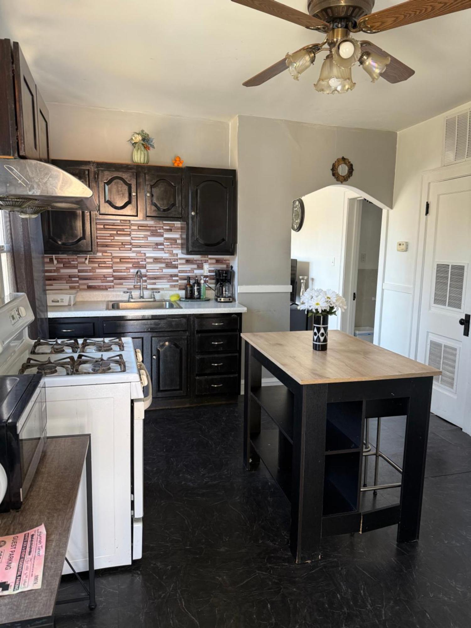 Free Parking! Private Rooftop! 3bd Near Downtown! Apartment *