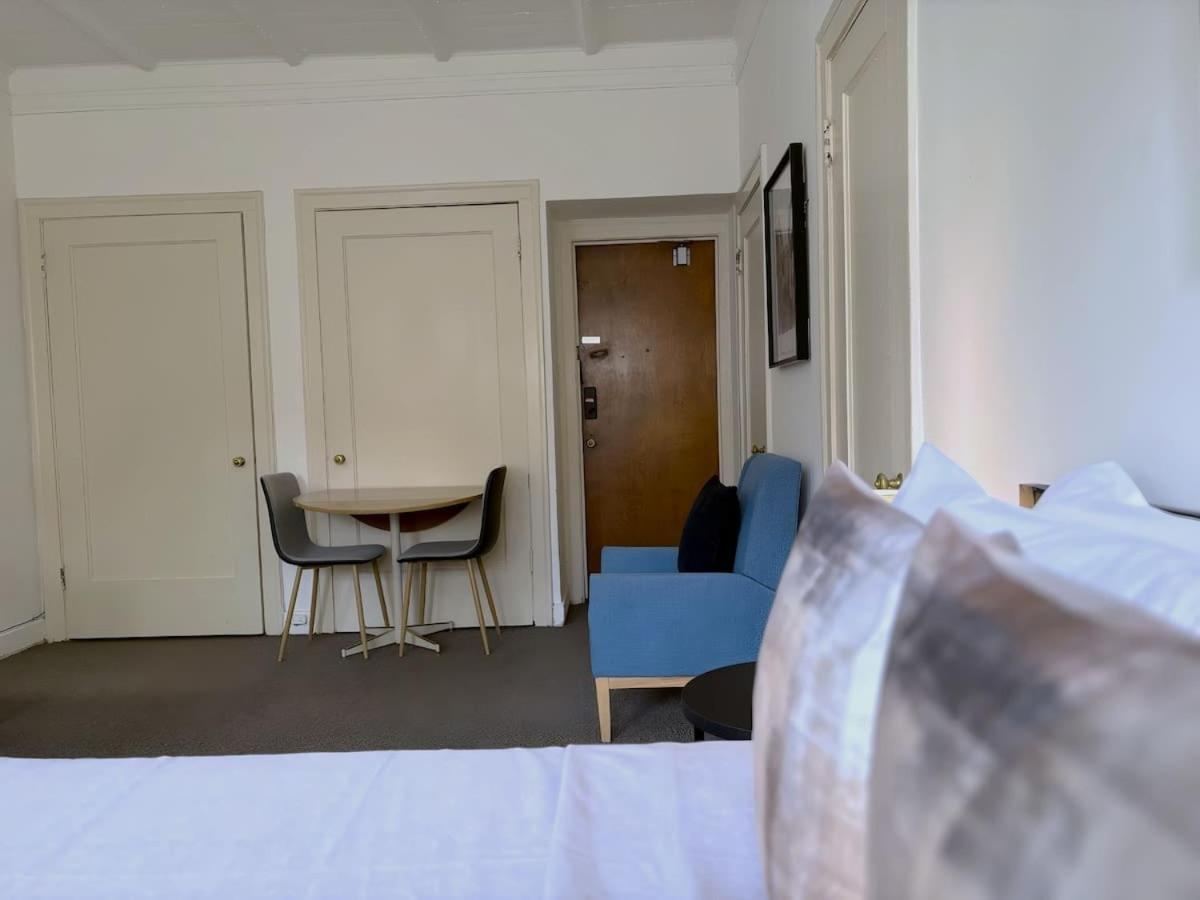 Chic Vintage In The Gold Coast - Sp 1205 Chicago