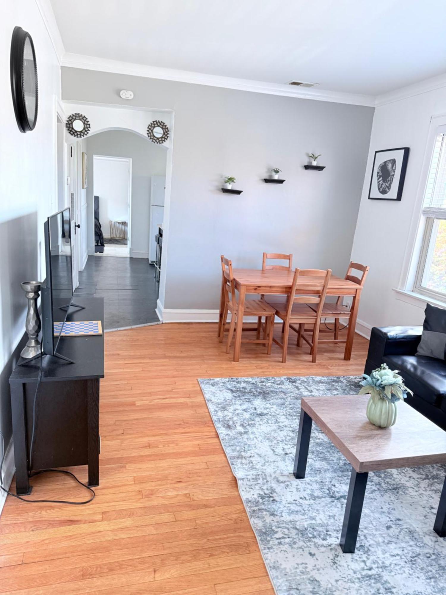 Free Parking! Private Rooftop! 3bd Near Downtown!