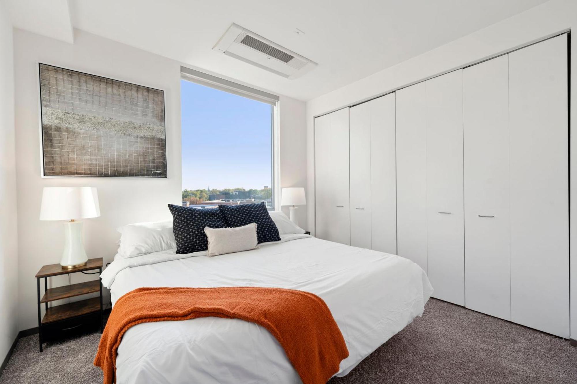 2br Loft Amazing Glass Views *