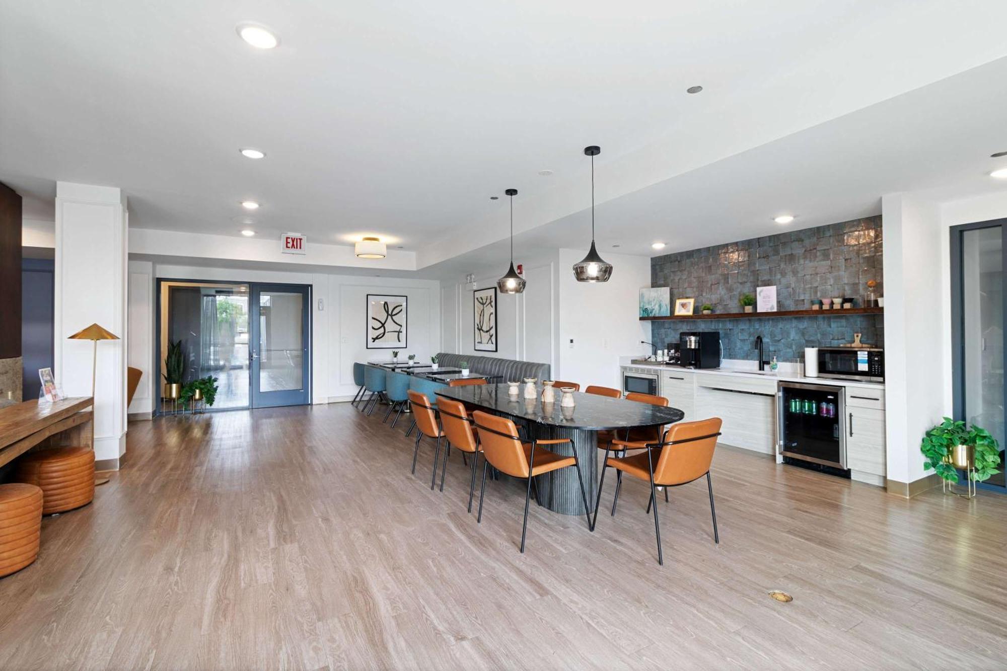 2br Loft Amazing Glass Views *