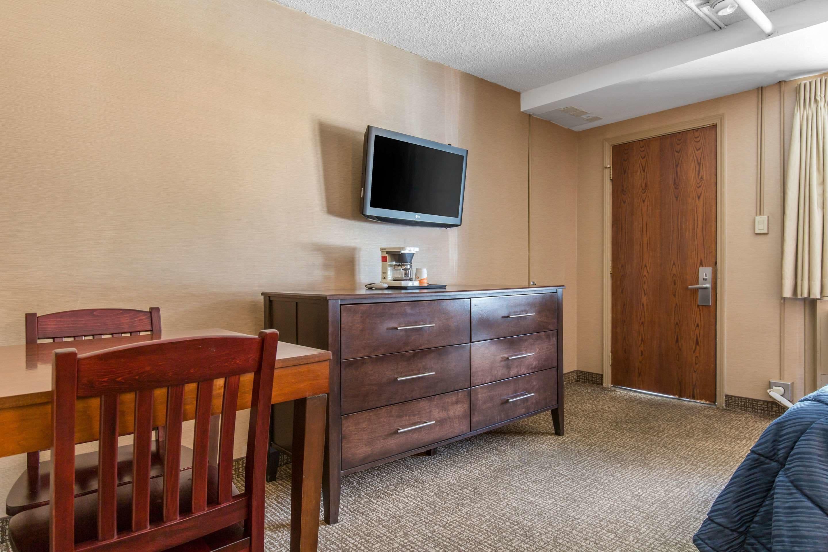 Rodeway North Shore - Lincolnwood Inn
