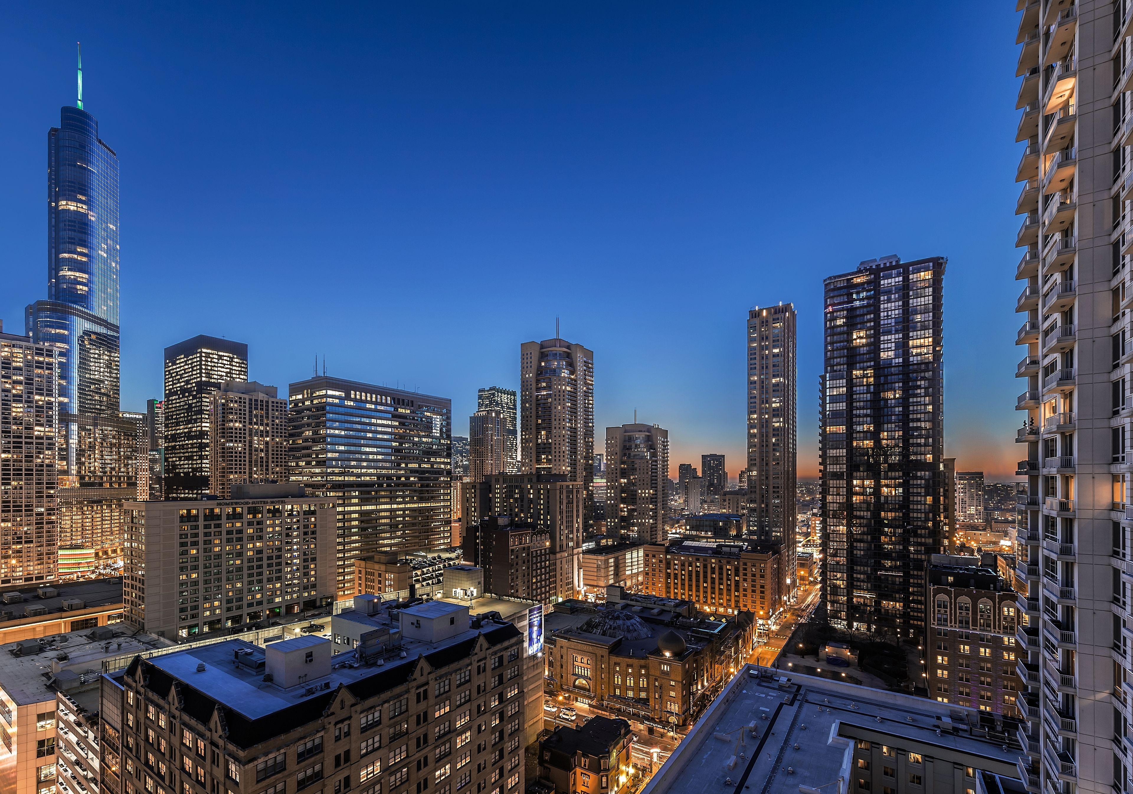 By Marriott Downtown Magnificent Mile Hotel Chicago