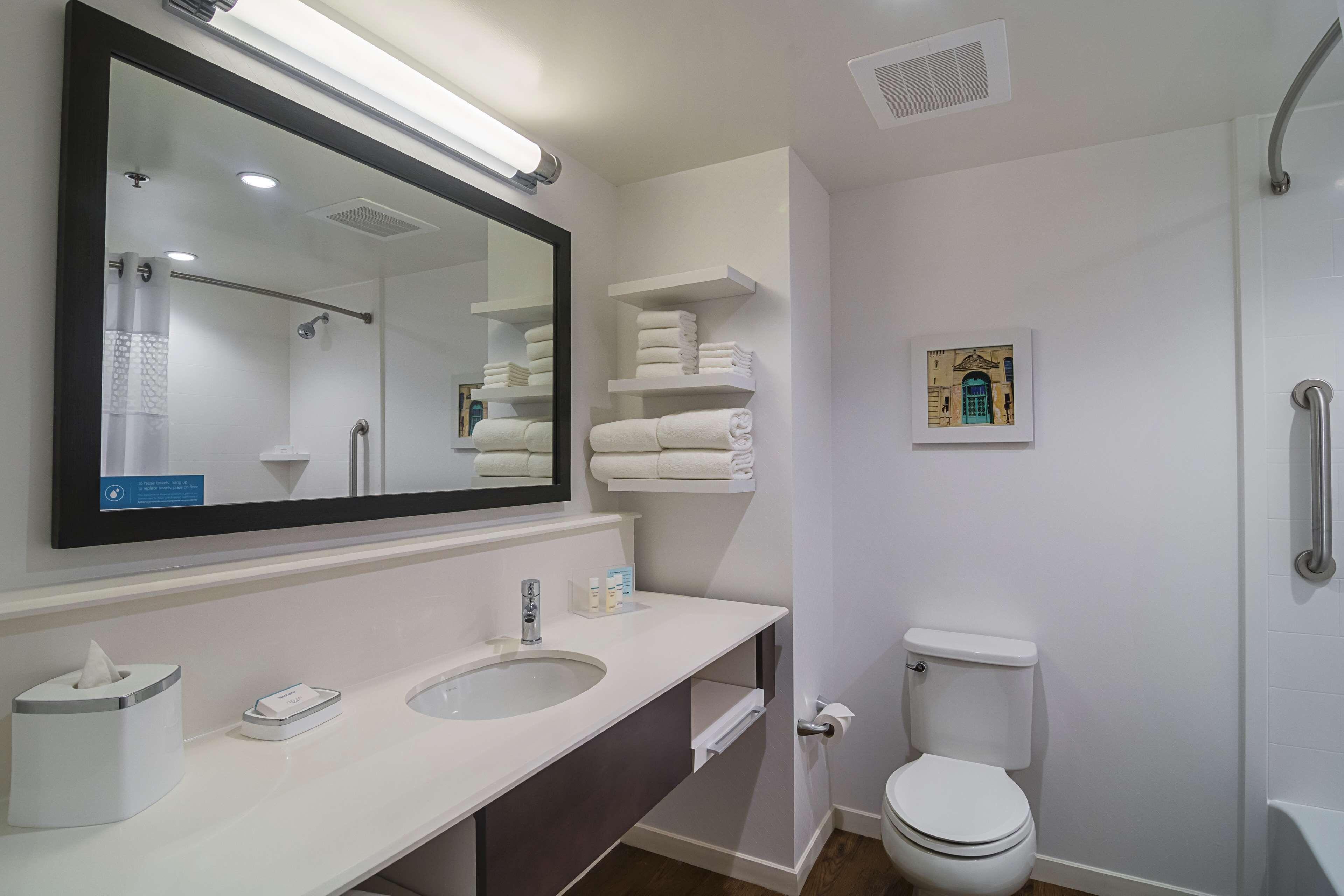 Hampton Inn Chicago North-Loyola Station, Il 3*