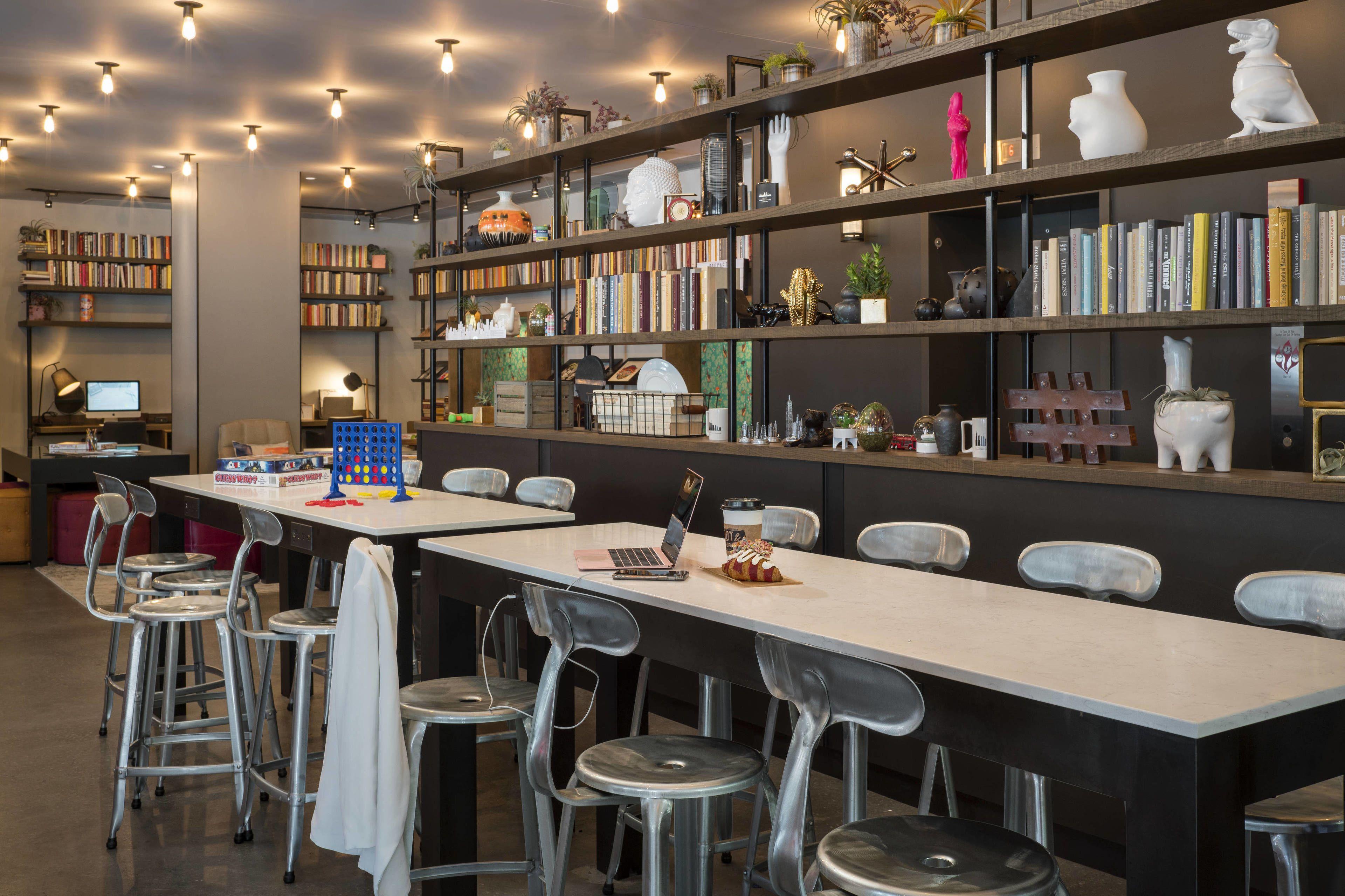 Moxy Downtown 3*