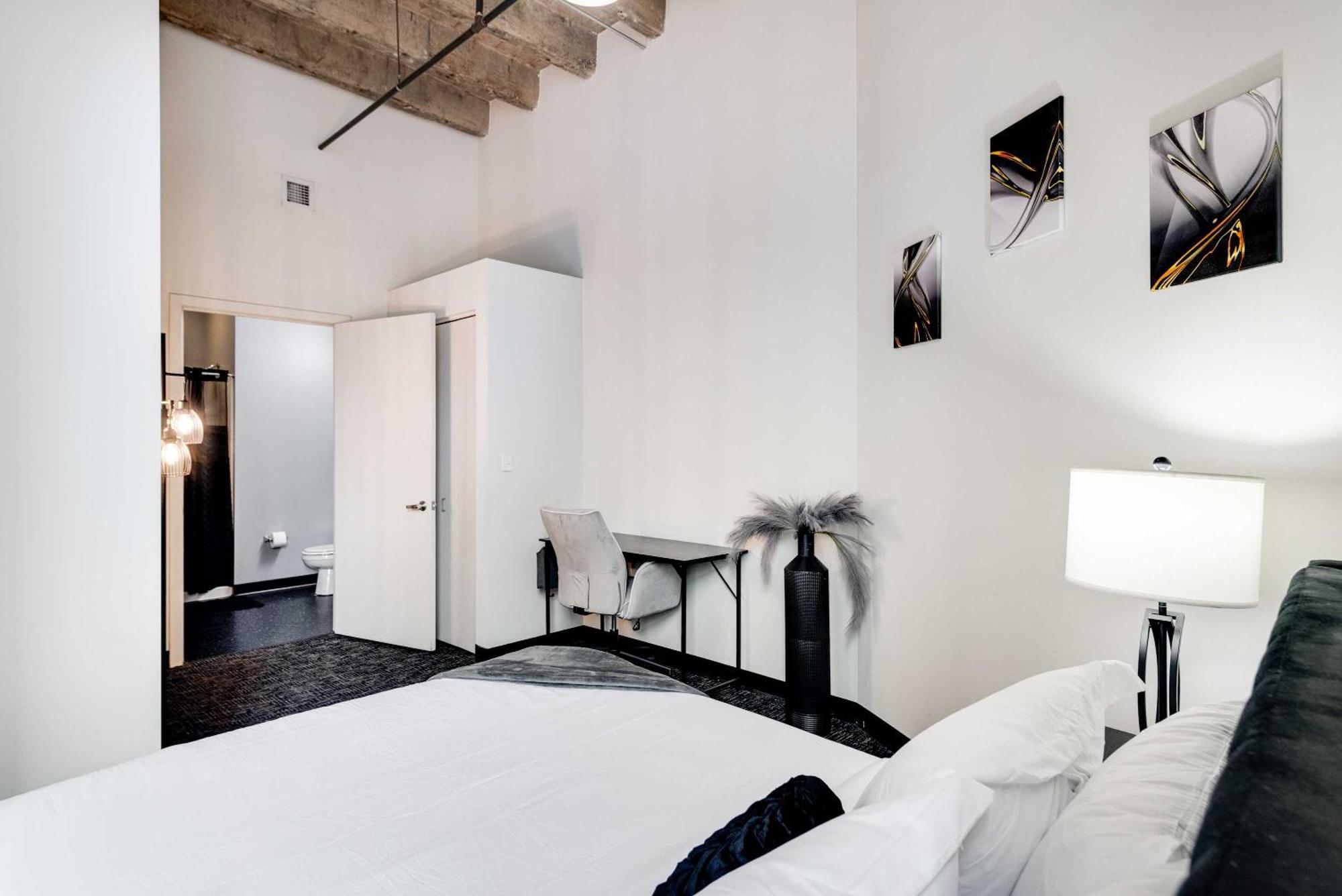 West Loop - Views With In & Out Parking 6 * Chicago