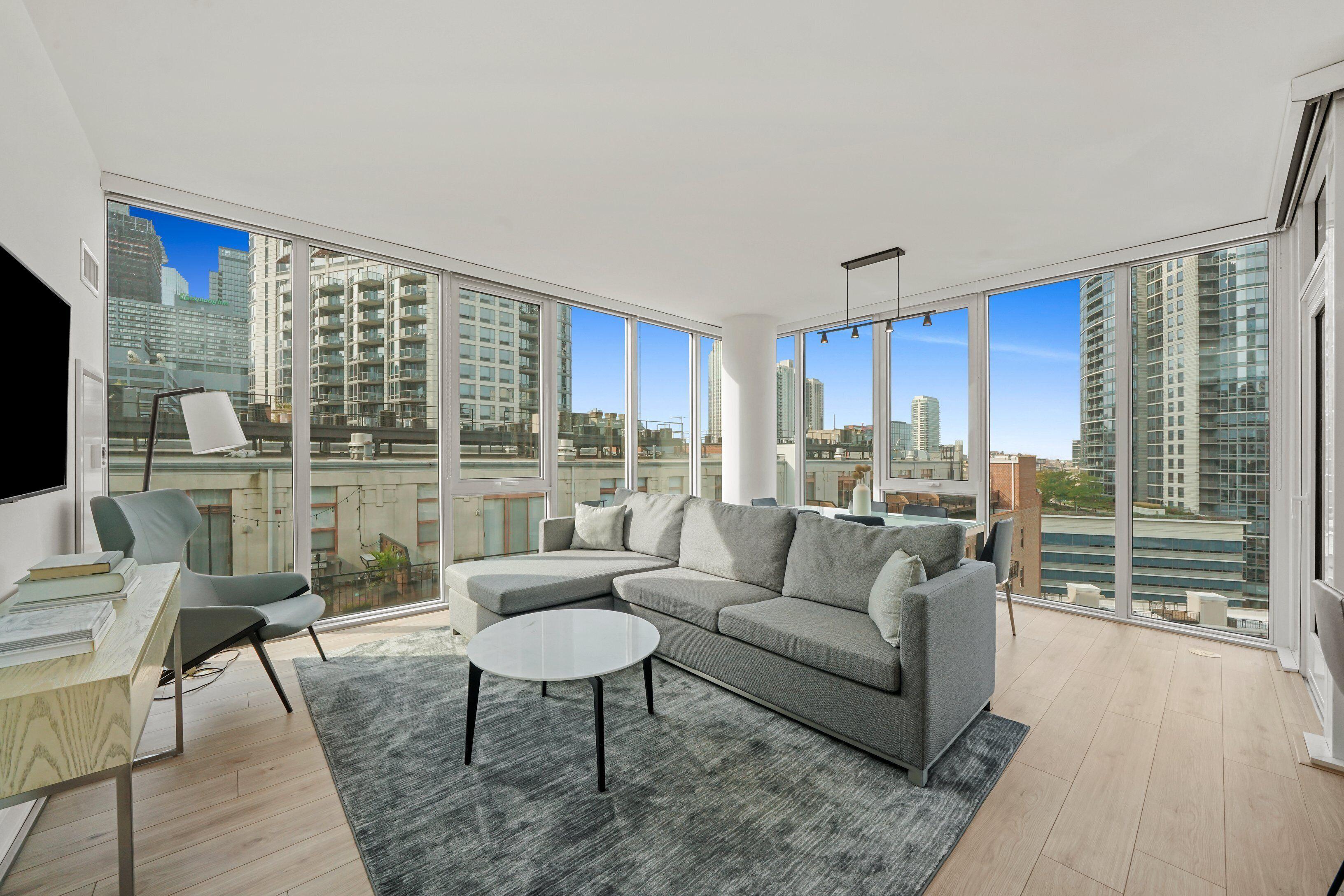 Hotel Level - River North