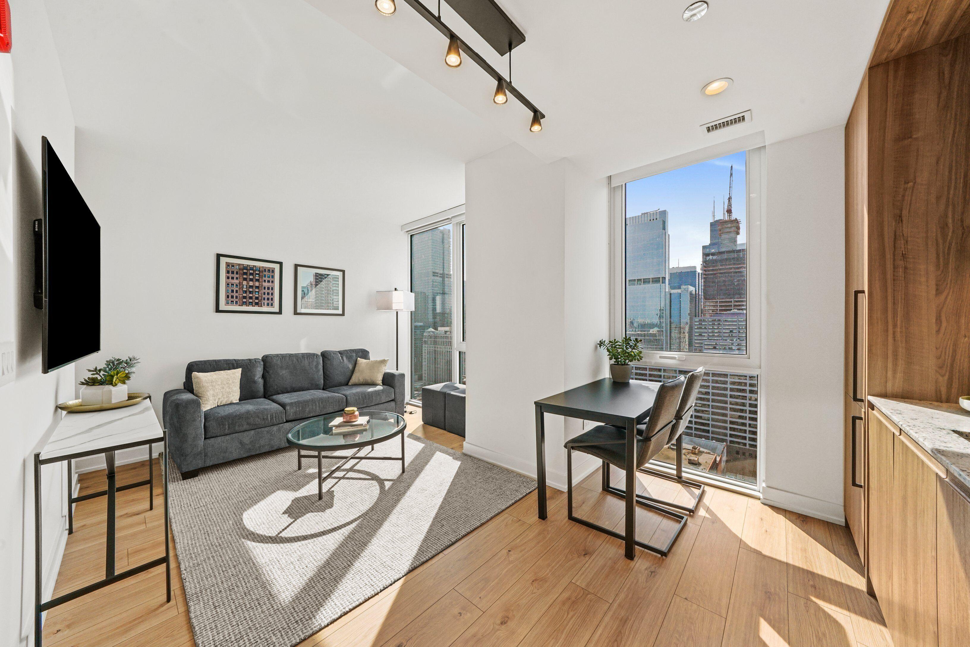 Hotel Level - River North 4*