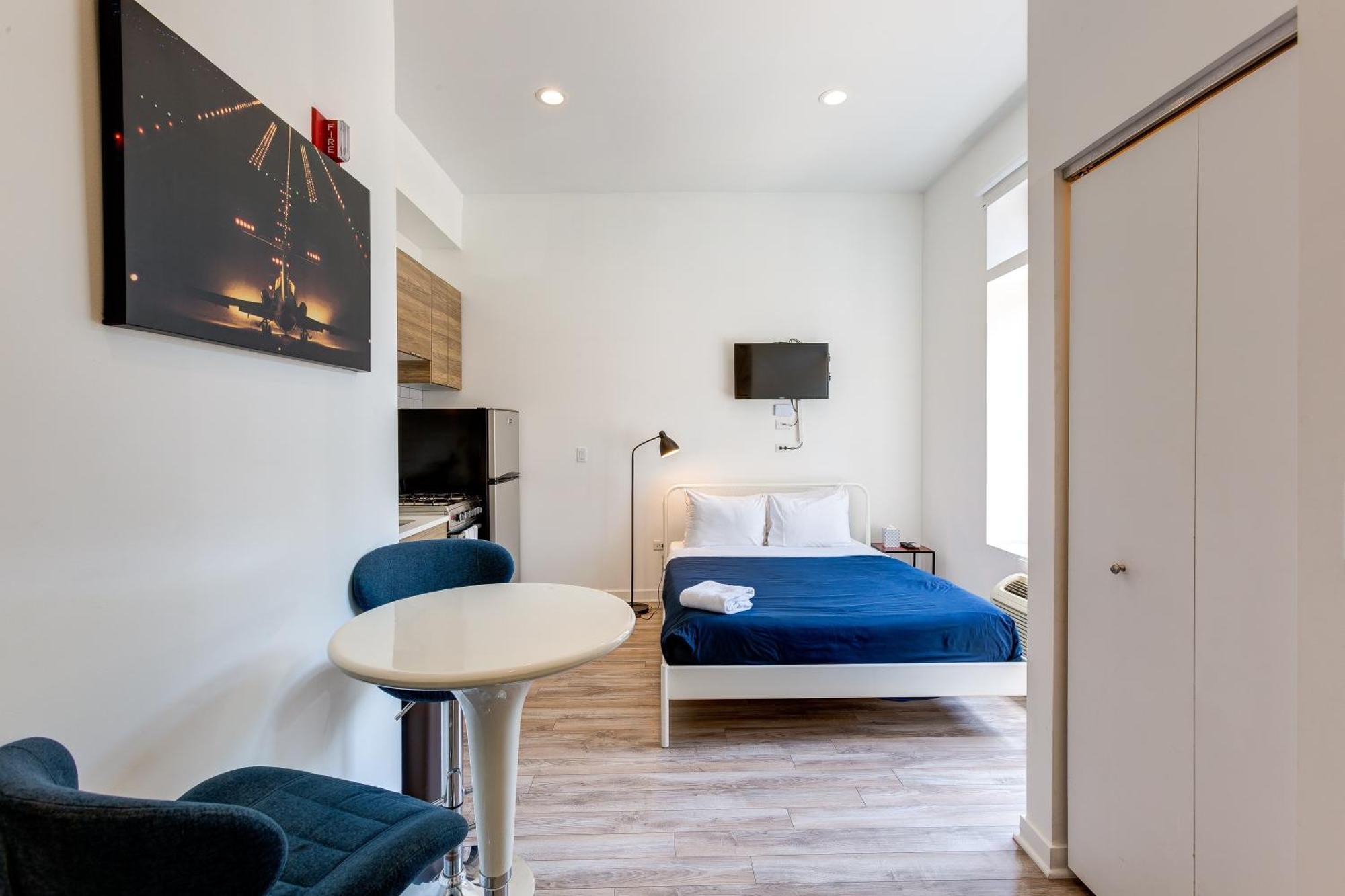 Hotel Ground Floor In By 747 Lofts *