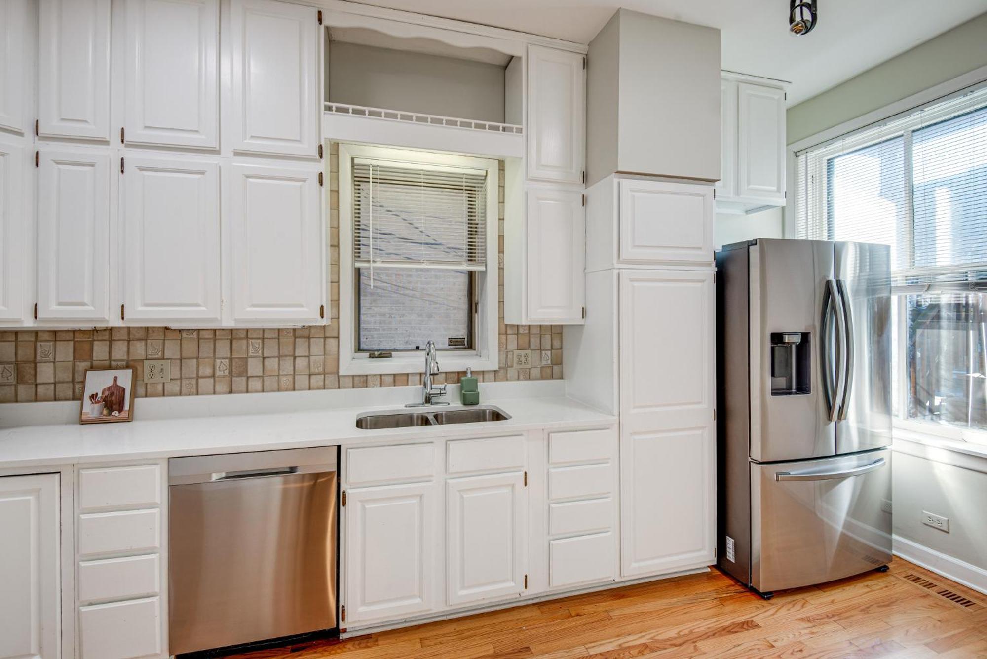 Pet-friendly With Pool Table Walk To Wrigley Field Holiday home