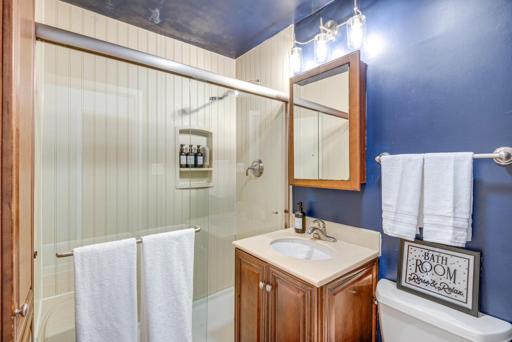 Pet-friendly With Pool Table Walk To Wrigley Field Holiday home *
