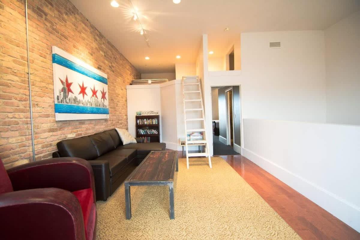 Amazing Wicker Park Penthouse With Skyline Views *