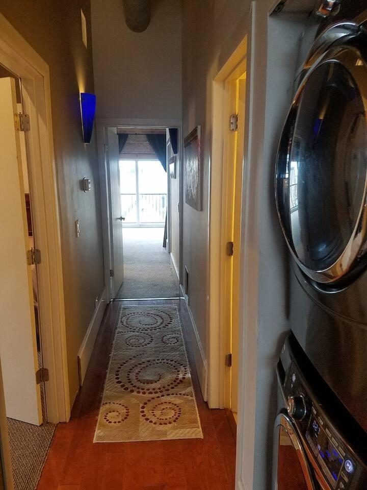 Amazing Wicker Park Penthouse With Skyline Views *