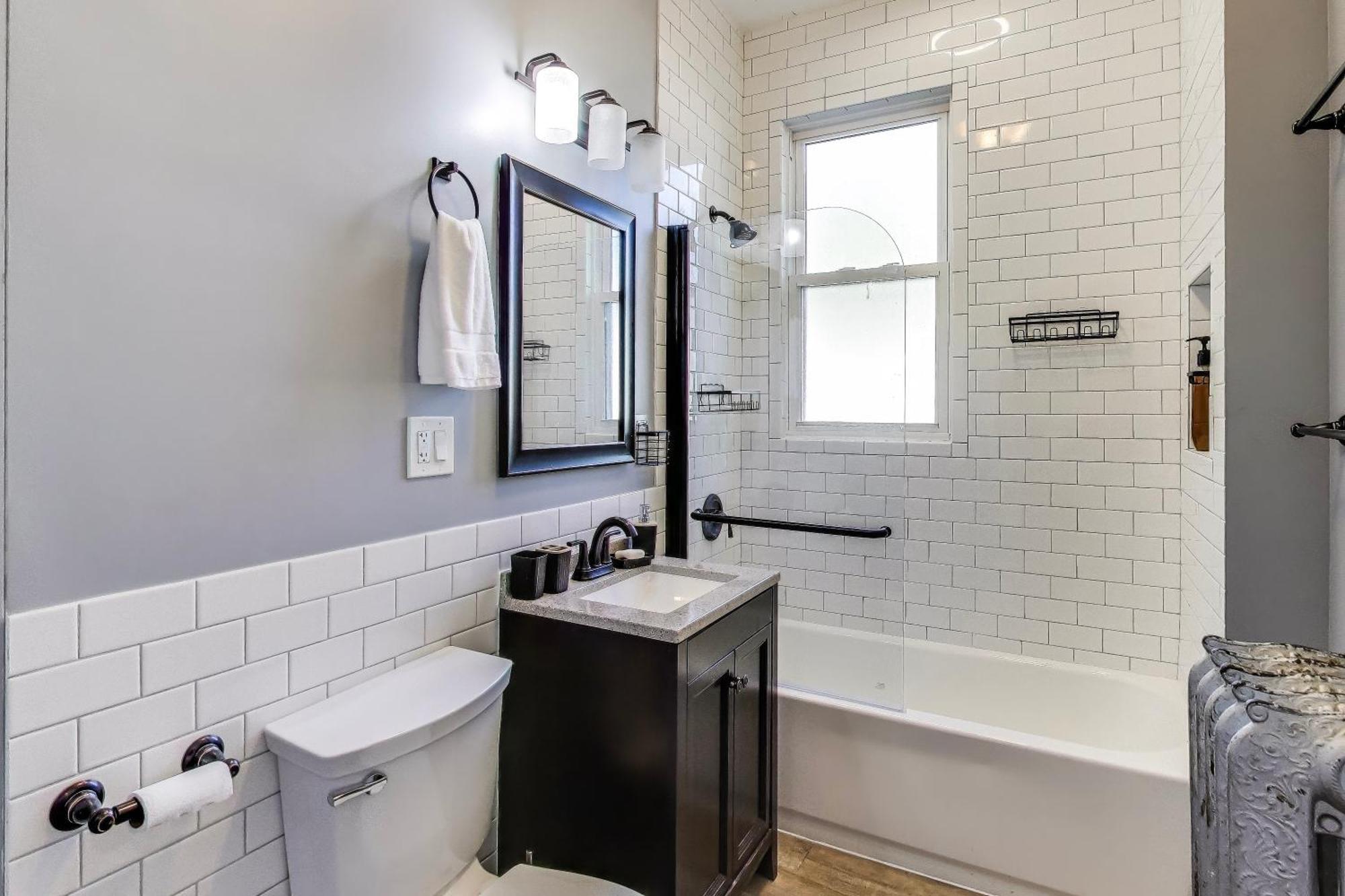 Edgewater King 1 Bd - Near Loyola, &andersonville Apartment