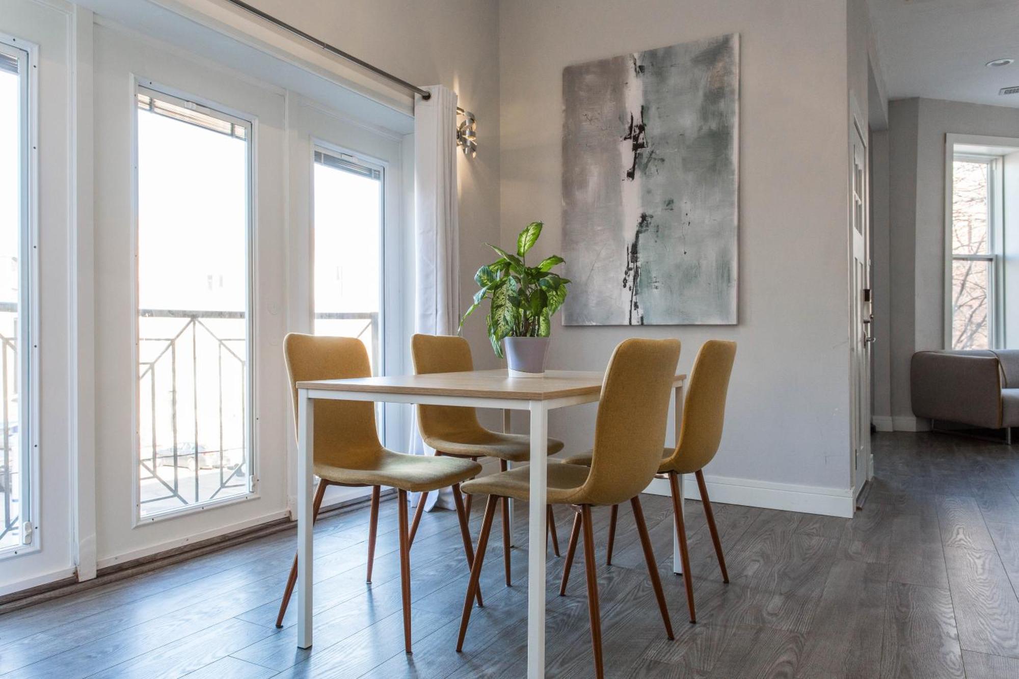 The Double Play - Modern 2br Apts Right Next To Wrigley Field & Transit! - Perfect For Cubs Fans