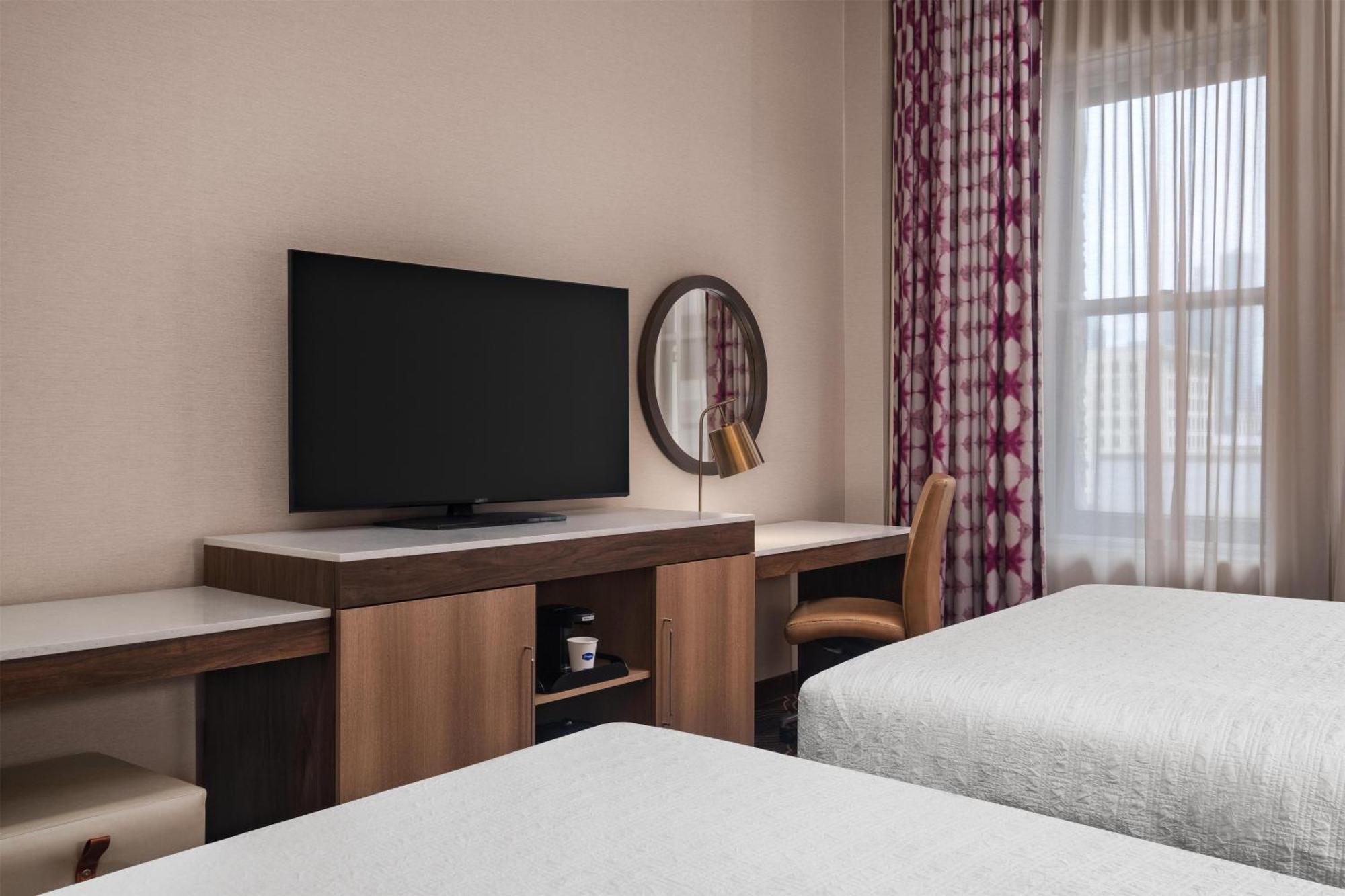 Hampton Majestic Theatre District 3*