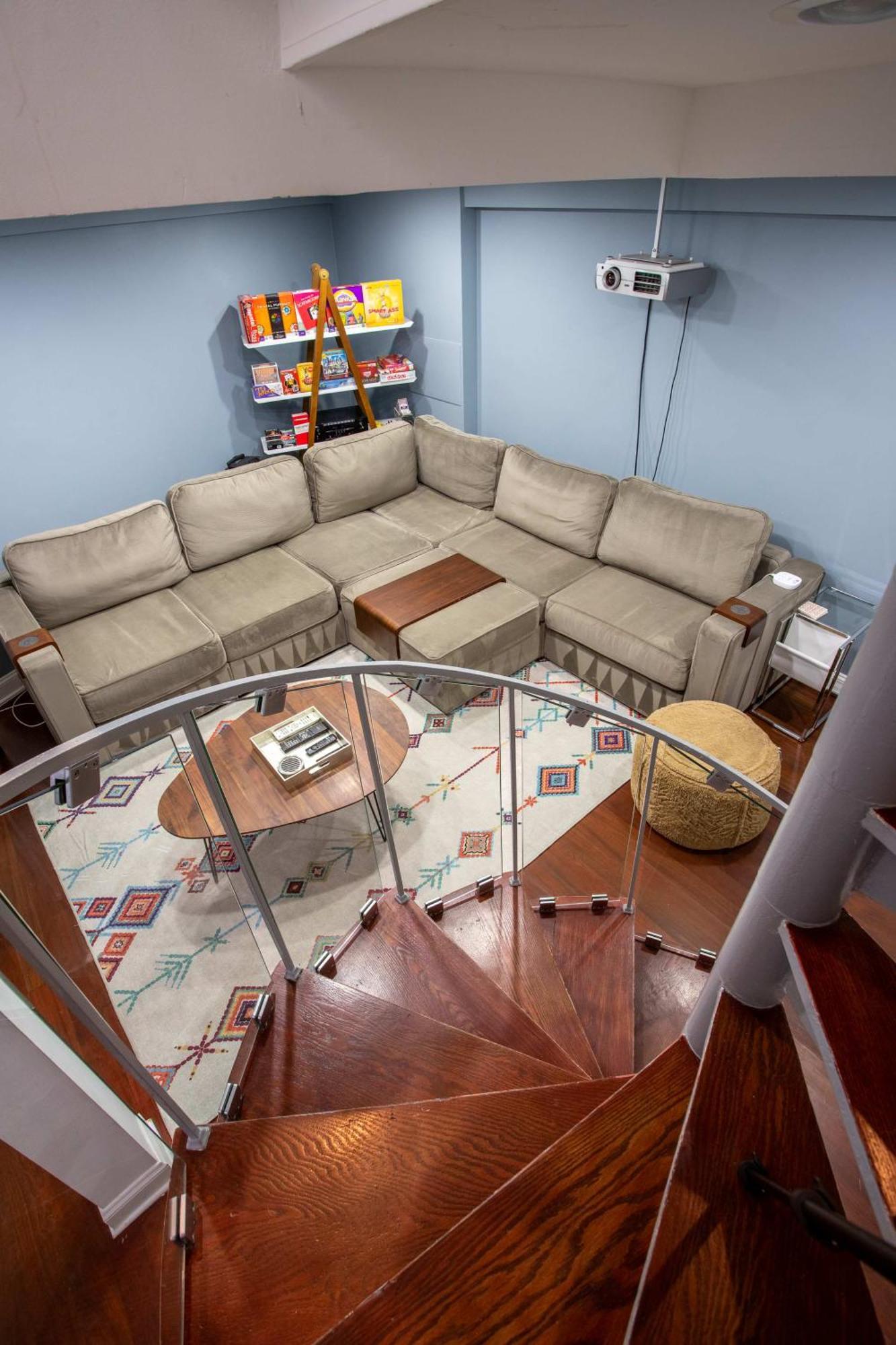 Holiday home 3-story Townhome Free Parking Private Patio Washer-dryer