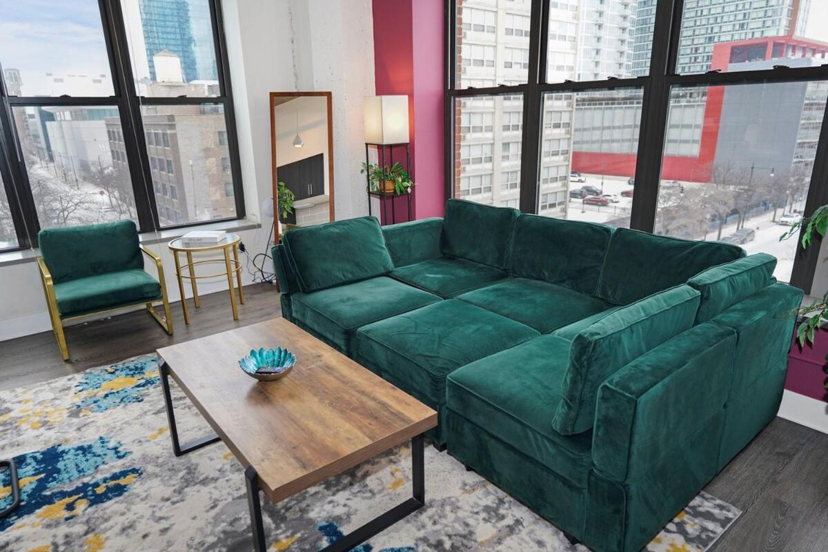 South Loop 2br Corner Unit With Natural Light, Optional Parking And Guest Access Near Downtown And Mccormick Place Apartment