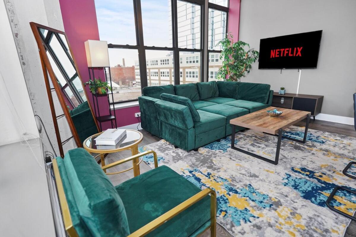 South Loop 2br Corner Unit With Natural Light, Optional Parking And Guest Access Near Downtown And Mccormick Place *