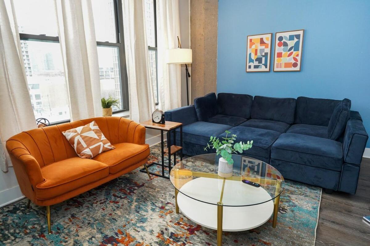 Mccormick Place: Modern Downtown Loft With Optional Parking Apartment