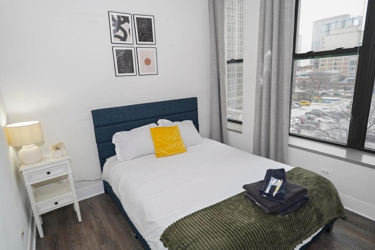 South Loop 2br Corner Unit With Natural Light, Optional Parking And Guest Access Near Downtown And Mccormick Place Apartment *