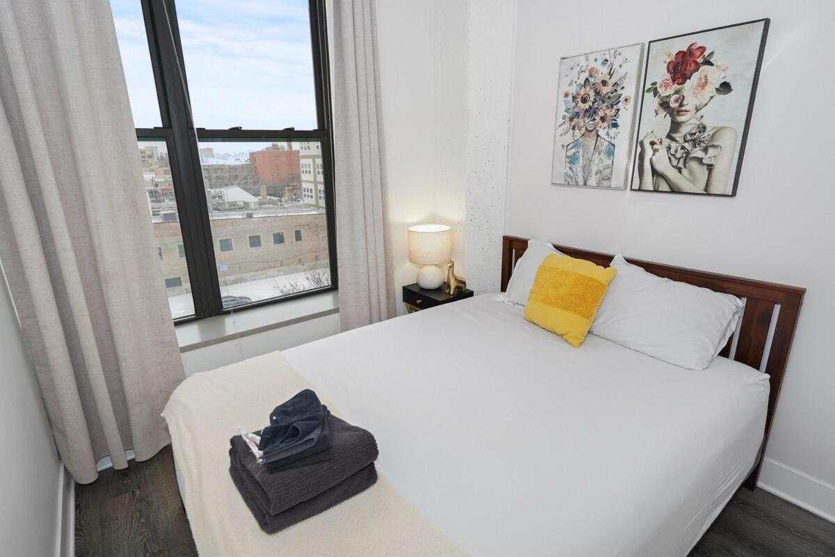 South Loop 2br Corner Unit With Natural Light, Optional Parking And Guest Access Near Downtown And Mccormick Place Apartment *