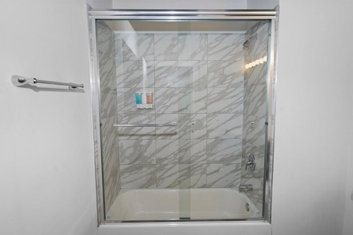 South Loop 2br Corner Unit With Natural Light, Optional Parking And Guest Access Near Downtown And Mccormick Place Chicago