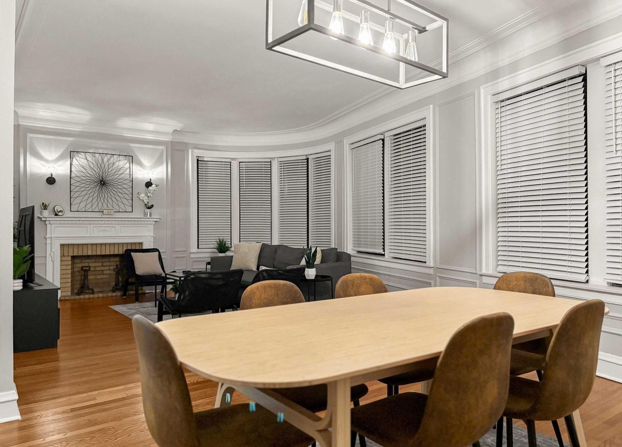 Spacious 4br Retreat - Chase E1 Chicago