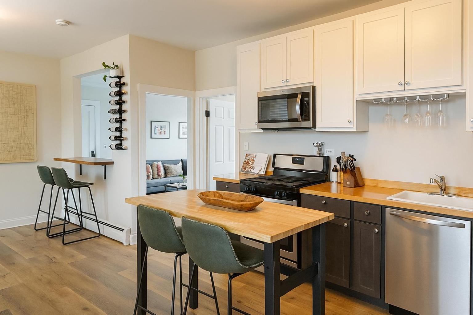 Beautiful 2bd 1ba Apartment *