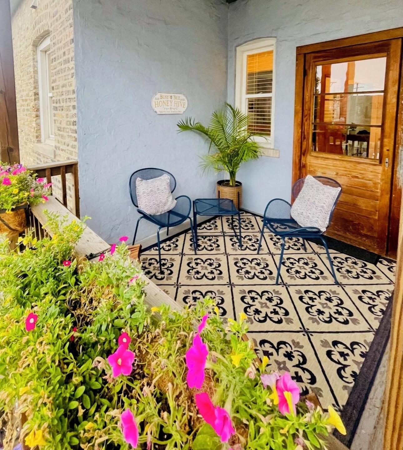 Beautiful 2bd 1ba * Chicago