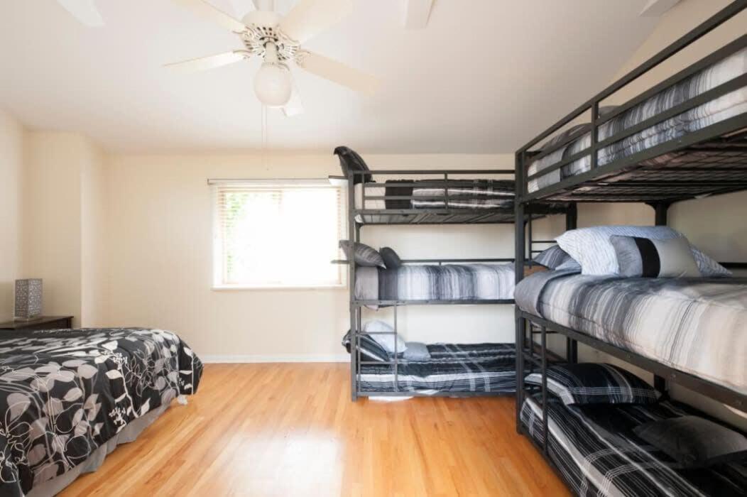 2 Rooftops 2 Car Garage 4 Stories Holiday home Chicago