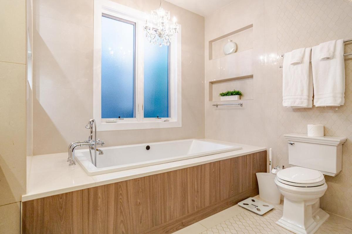 Hello Again, Chicago!